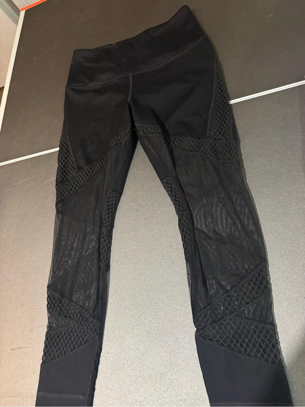 Victoria Secret Sport Size M Black Mesh Panel Leggings